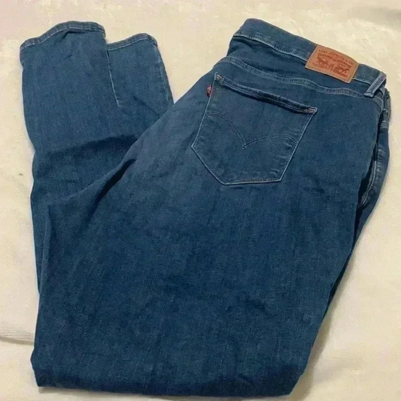 Levi’s - Picture 4 of 5